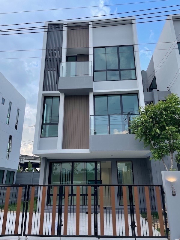 A.R.T EXPONENTIAL Grand Building